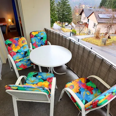 Traumferienwohnung - Mit Schoenem Wintergarten Apartmán *
